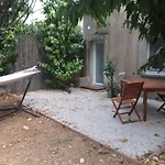 Pensionat Independante Avec Terrasse Privee Et Piscine Nîmes