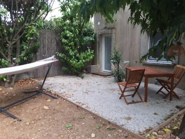 Gasthuis Independante Avec Terrasse Privee Et Piscine Nîmes